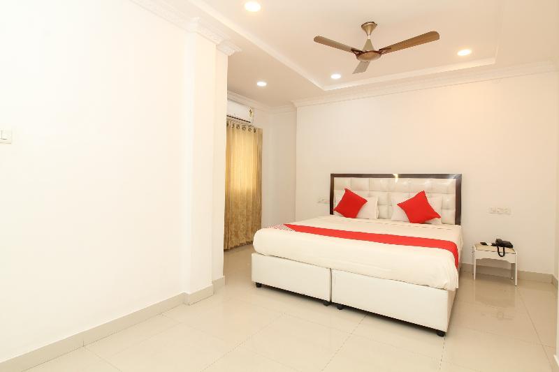 Oyo 37499 Saba Service Apartments Hyderabad Exterior photo